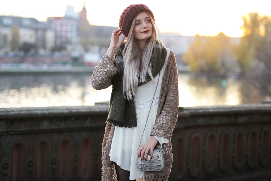 Outfit: Fransen-Cardigan